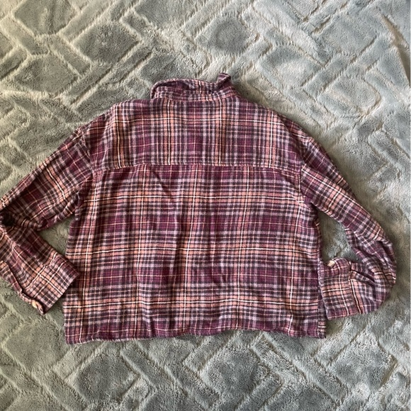American Eagle Cropped Flannel - Picture 2 of 3
